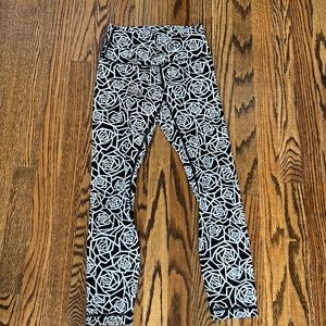 Lululemon winder under size 4